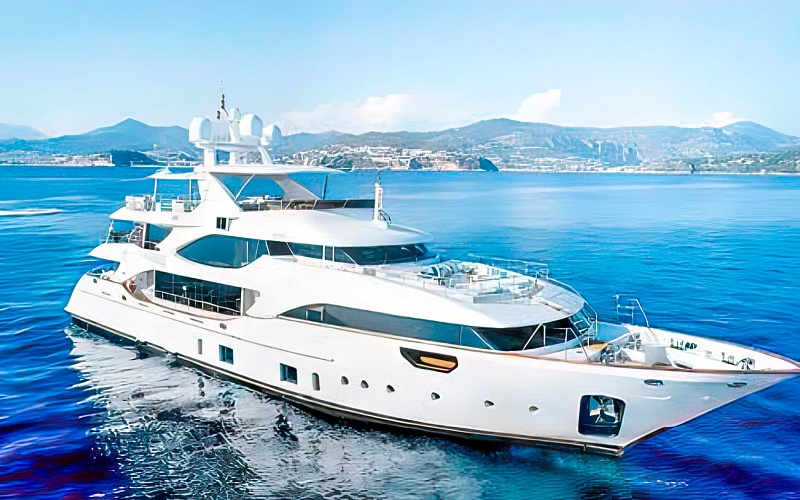 Benetti 140